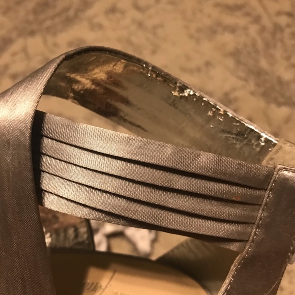 Silver Jacqueline Ferrar heels with detachable bow - Picture 7 of 7